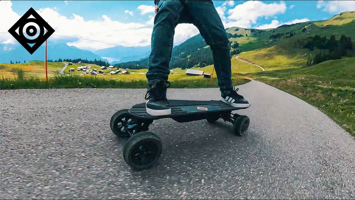 ONSRA Challenger AT Elektro-Skateboard auf einer Bergstrecke in der Schweiz, Videovorschau