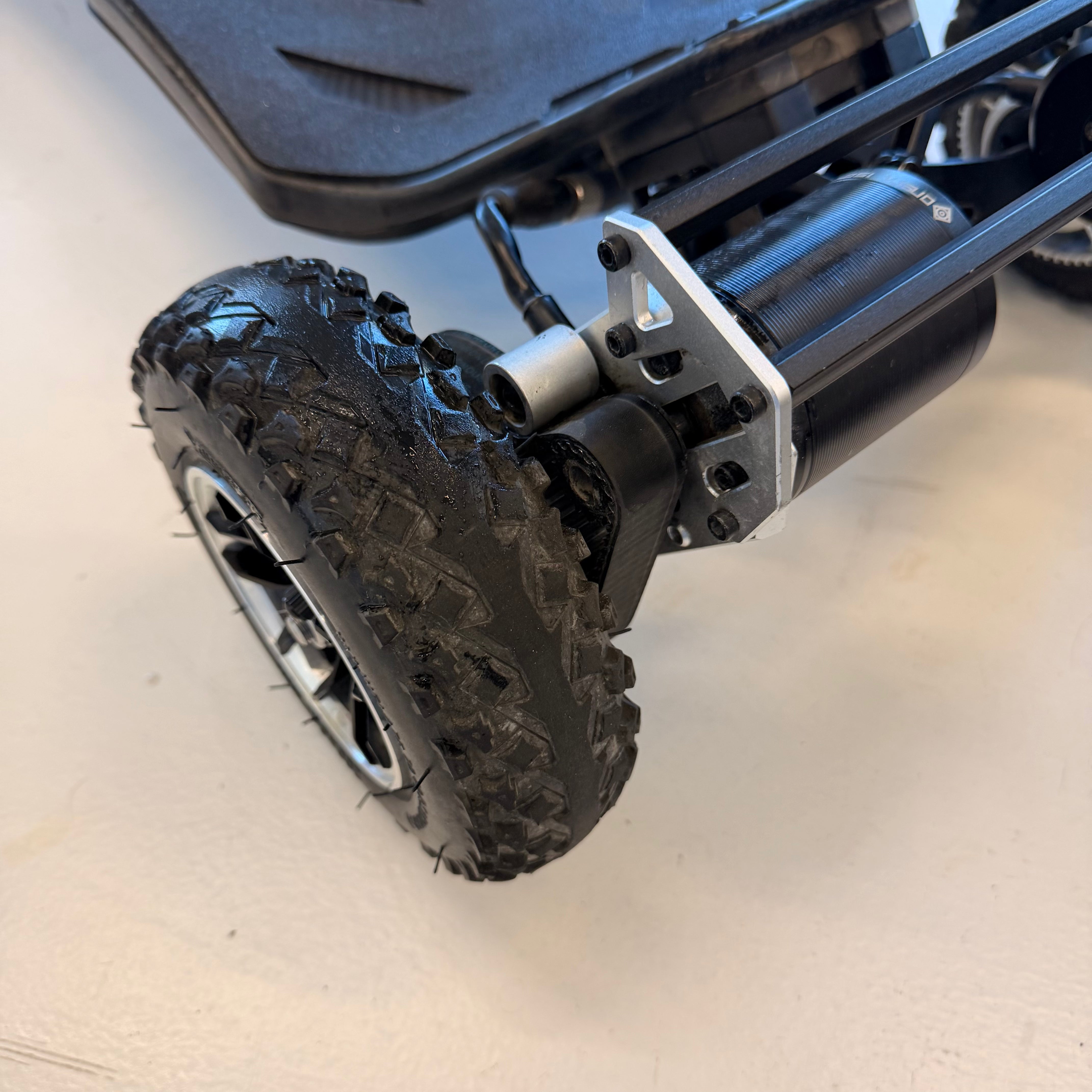 USED VELAR 2.0 Belt Drive – Store Demo | Only 176 km