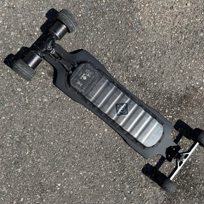 Refurbished ONSRA BLACK Carve 3 electric longboard with new battery, ESC, and deck – 19 km mileage, 1-year warranty